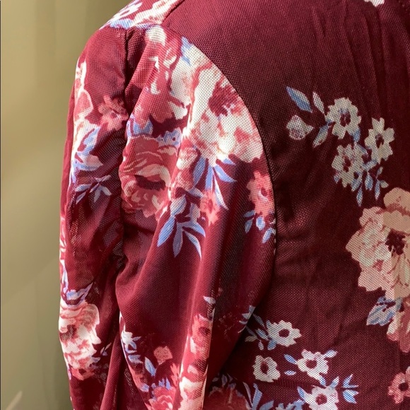 No Boundaries Floral Top Size XXL - Picture 4 of 7